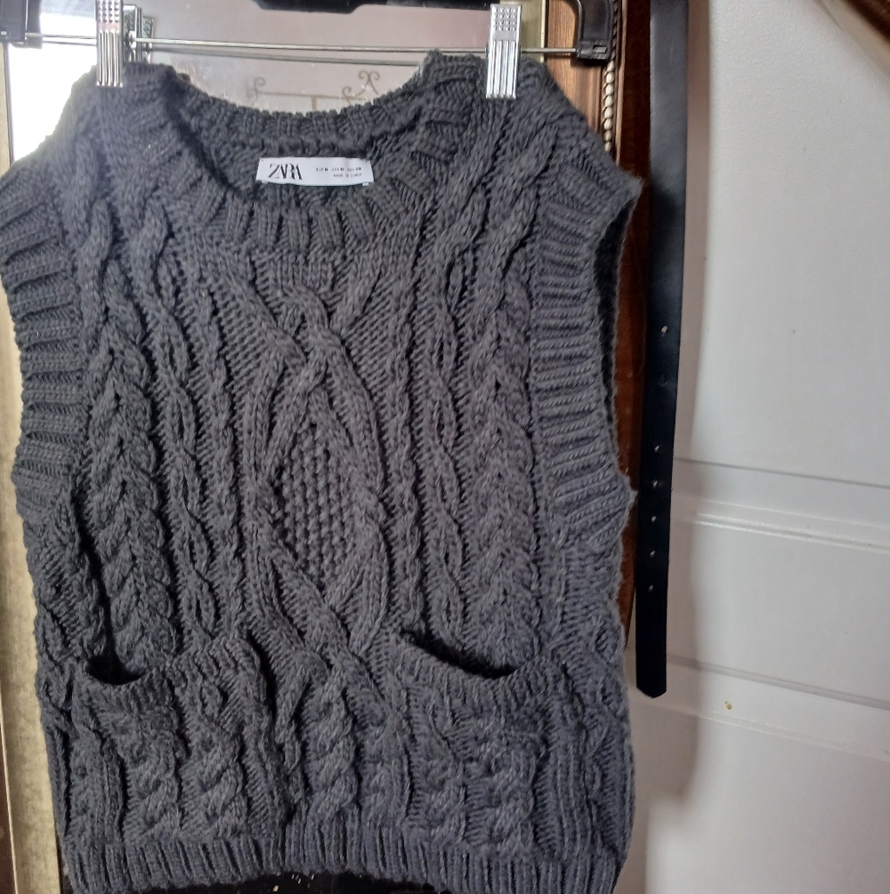 Zara Gray Cable Knit Sleeveless Sweater Vest